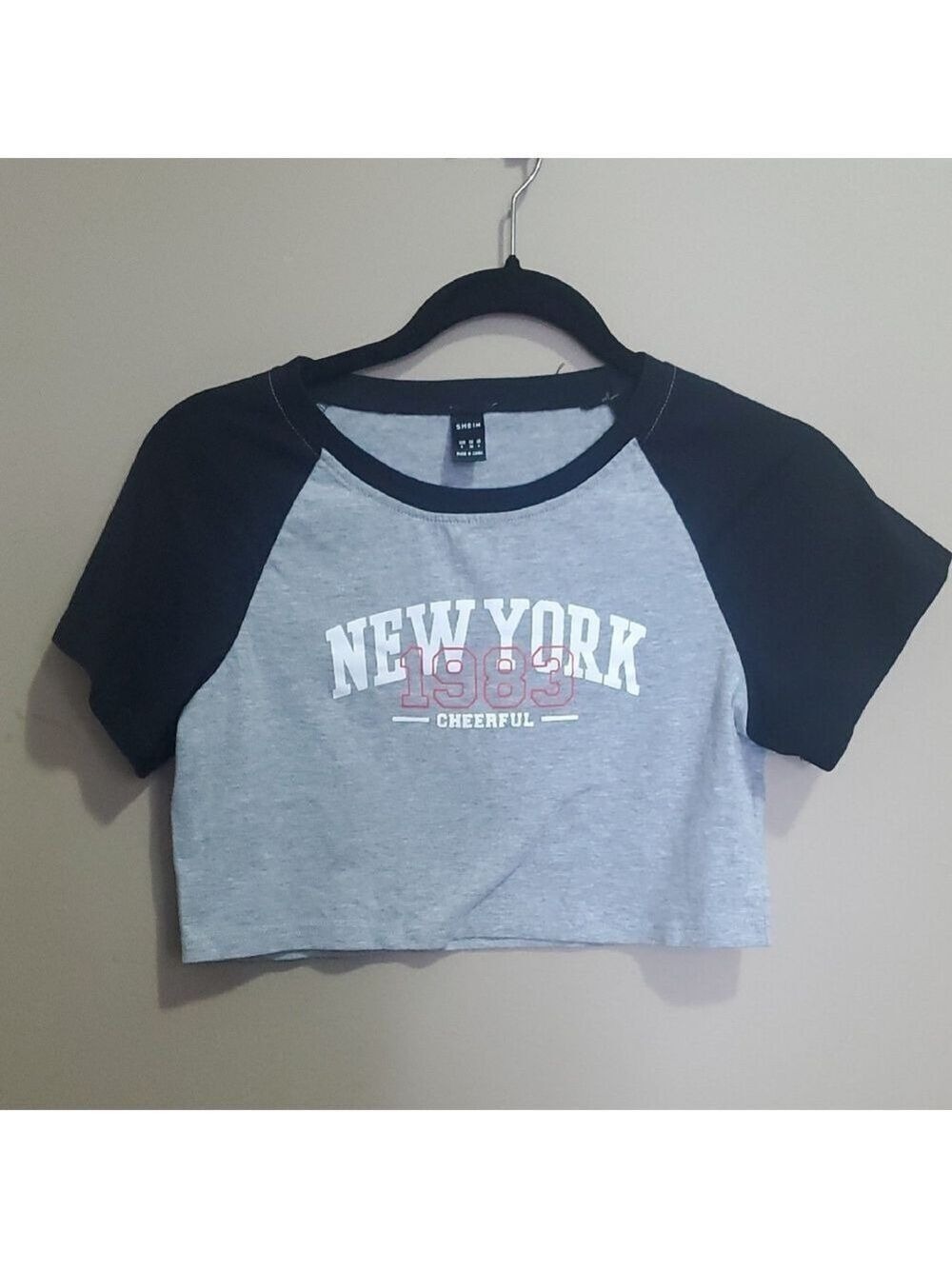 SHEIN Gray and Black New York Cheerful Tee Size Small